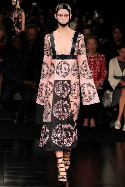 Look 28